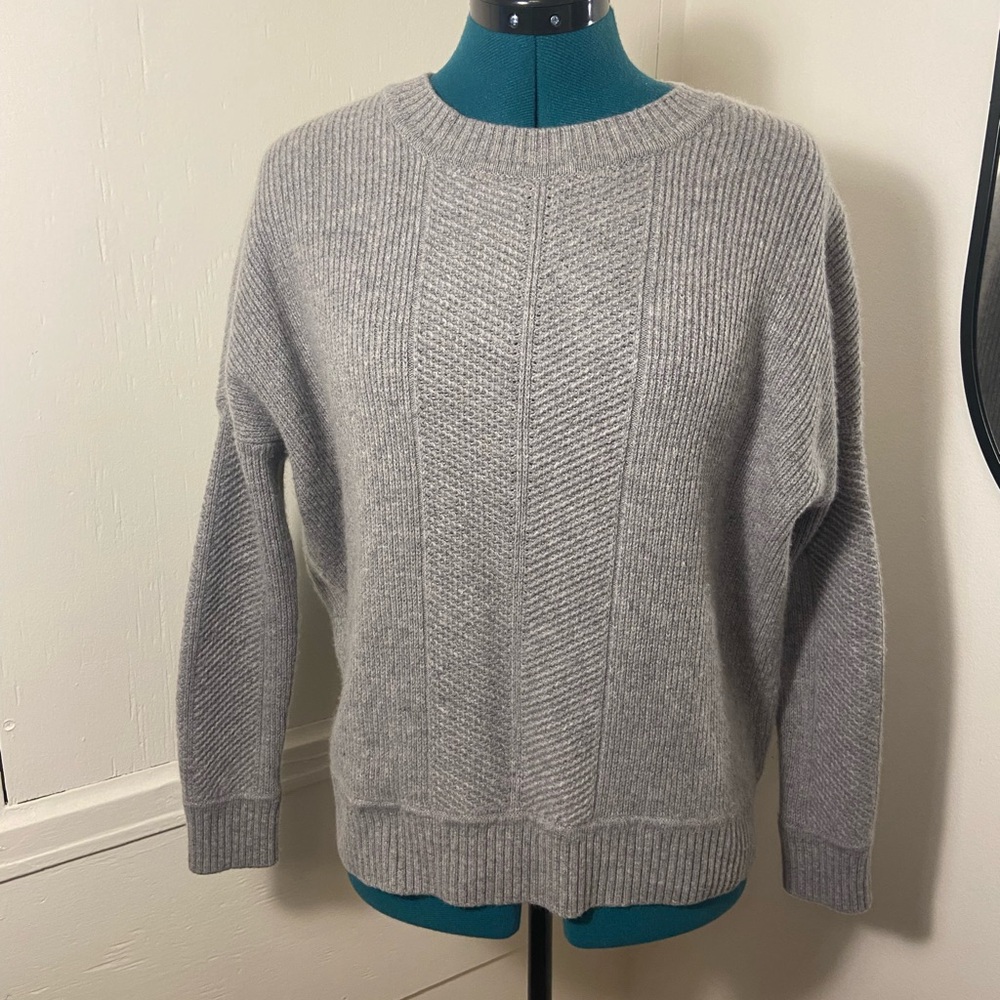 100% Natural Fiber Athleta Gray Crewneck Sweater